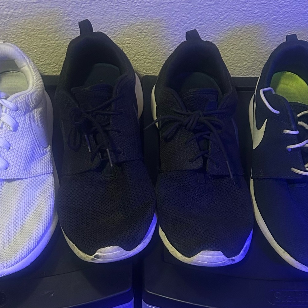 Nike Roshe Run Sneaker Bundle